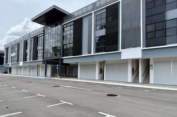  3-storey Corner Shophouses, Northbank Commercial Centre