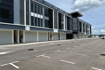  3-storey Corner Shophouses, Northbank Commercial Centre