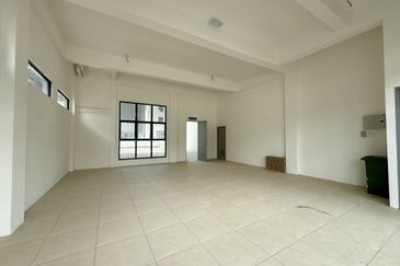 3-storey Semi-detached Showroom Pine Square, Jalan Batu Kawa