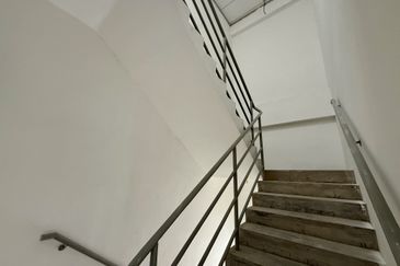 3-storey Semi-detached Showroom Pine Square, Jalan Batu Kawa