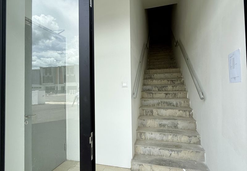 3-storey Semi-detached Showroom Pine Square, Jalan Batu Kawa