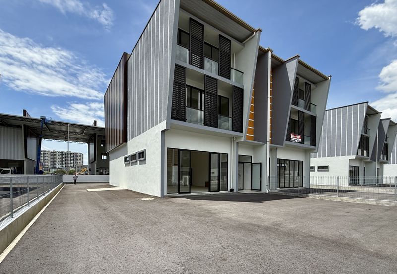 3-storey Semi-detached Showroom Pine Square, Jalan Batu Kawa