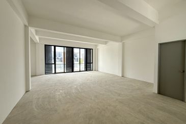 3-storey Semi-detached Showroom Pine Square, Jalan Batu Kawa