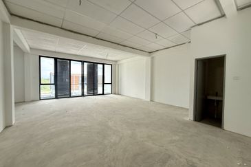 3-storey Semi-detached Showroom Pine Square, Jalan Batu Kawa