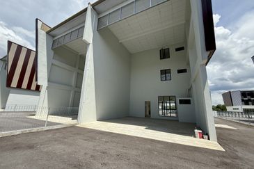 3-storey Semi-detached Showroom Pine Square, Jalan Batu Kawa