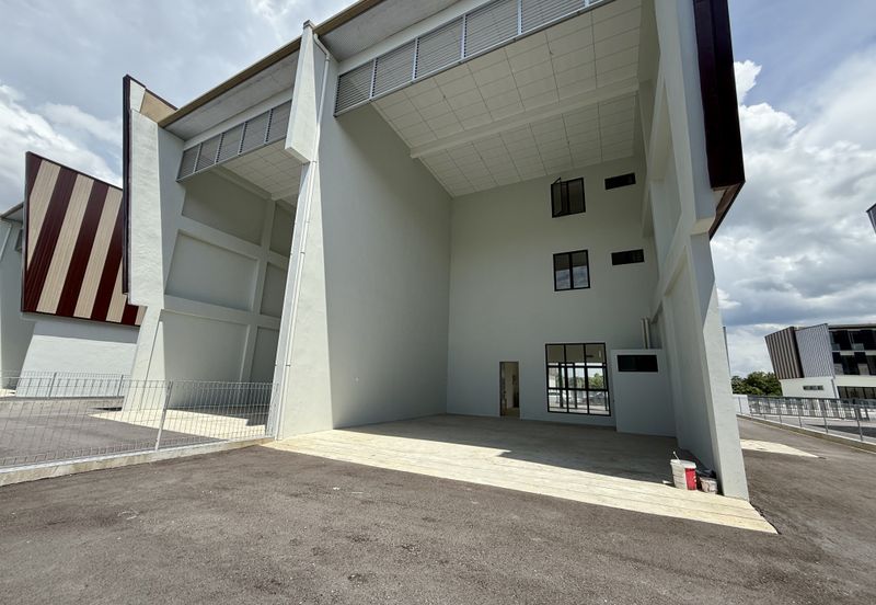 3-storey Semi-detached Showroom Pine Square, Jalan Batu Kawa