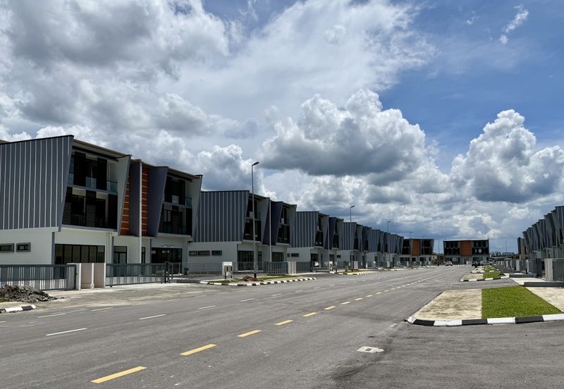 3-storey Semi-detached Showroom Pine Square, Jalan Batu Kawa