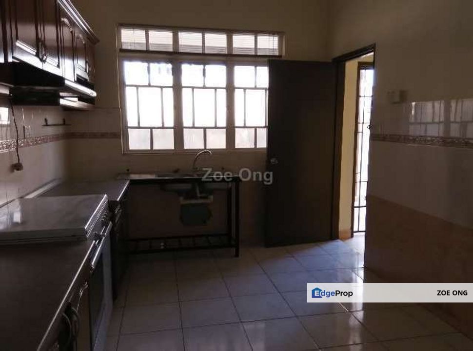 Near School Gated Guarded, Selangor, Kota Damansara