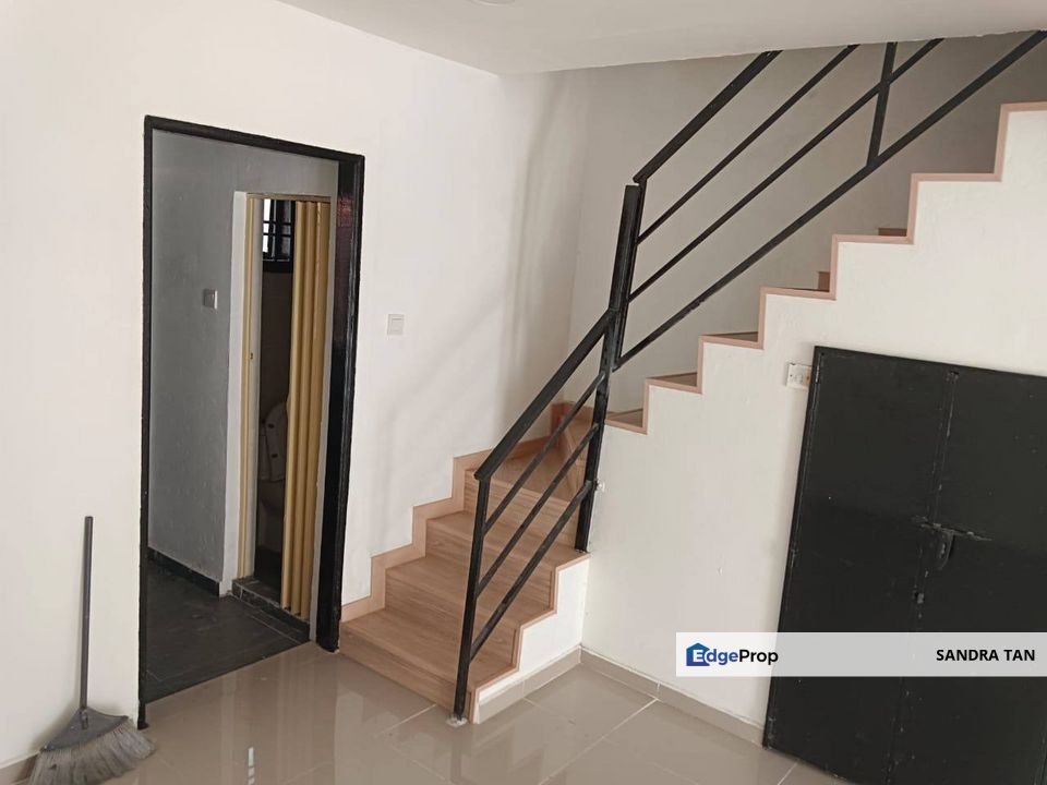 553, Jalan Senai Jaya 1/9 Double Storey Low Cost, Johor, Senai