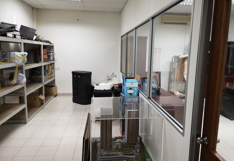 PUCHONG WAREHOUSE FOR SALE