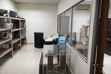 PUCHONG WAREHOUSE FOR SALE