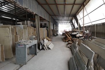 PUCHONG WAREHOUSE FOR SALE