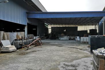 PUCHONG WAREHOUSE FOR SALE