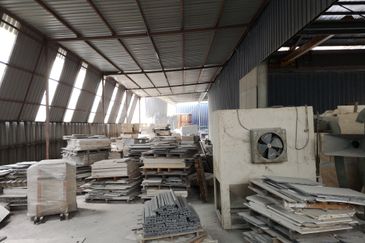 PUCHONG WAREHOUSE FOR SALE