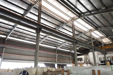 PUCHONG WAREHOUSE FOR SALE