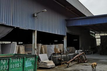 PUCHONG WAREHOUSE FOR SALE