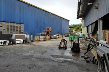 PUCHONG WAREHOUSE FOR SALE