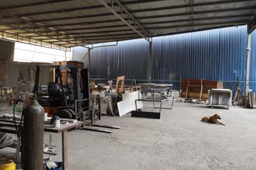 PUCHONG WAREHOUSE FOR SALE