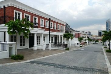 Beringin Residence - gated, walk to MRT