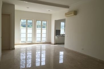 Beringin Residence - gated, walk to MRT