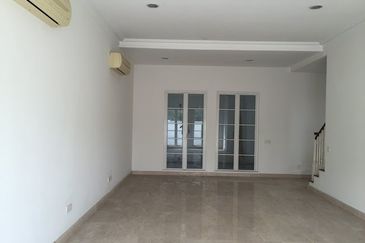 Beringin Residence - gated, walk to MRT