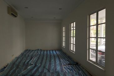 Beringin Residence - gated, walk to MRT