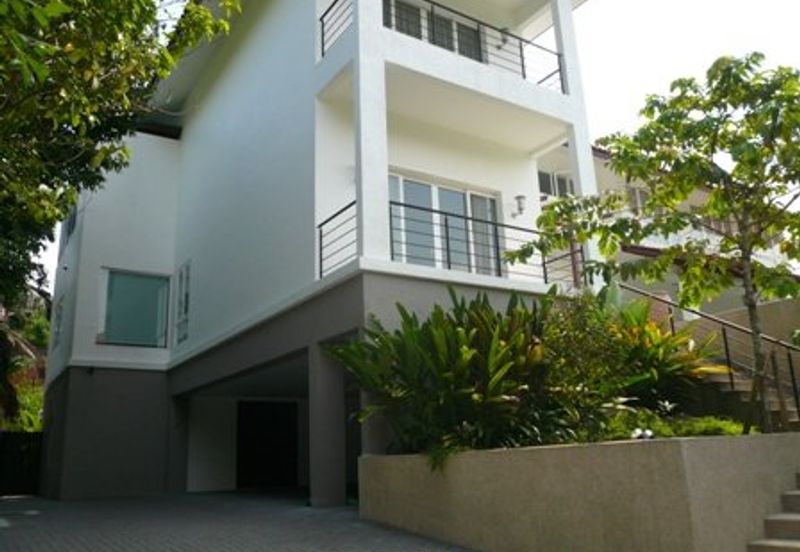 Large pool, park 8 cars (GOOD BUY!!) 