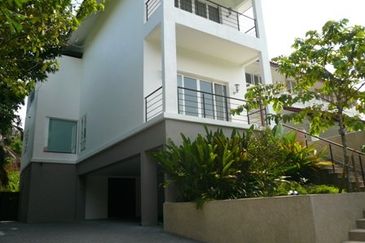 Large pool, park 8 cars (GOOD BUY!!) 