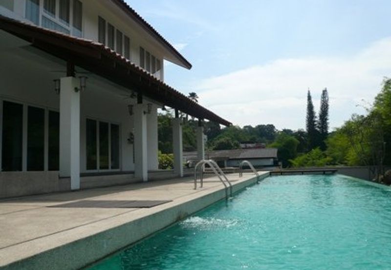 Large pool, park 8 cars (GOOD BUY!!) 