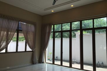 Kenny Hills - gated, pool (8400sf land) [near mall