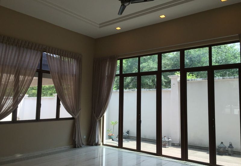 Kenny Hills - gated, pool (8400sf land) [near mall