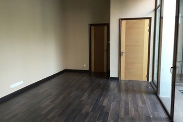 Kenny Hills - gated, pool (8400sf land) [near mall