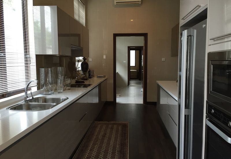 Kenny Hills - gated, pool (8400sf land) [near mall