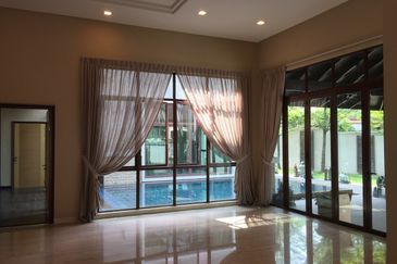 Kenny Hills - gated, pool (8400sf land) [near mall