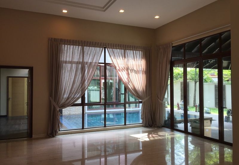 Kenny Hills - gated, pool (8400sf land) [near mall