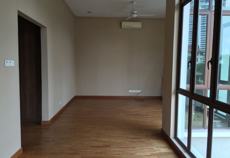 Kenny Hills - gated, pool (8400sf land) [near mall