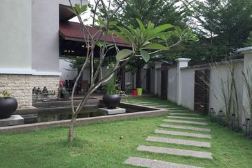 Kenny Hills - gated, pool (8400sf land) [near mall