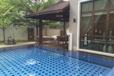 Kenny Hills - gated, pool (8400sf land) [near mall