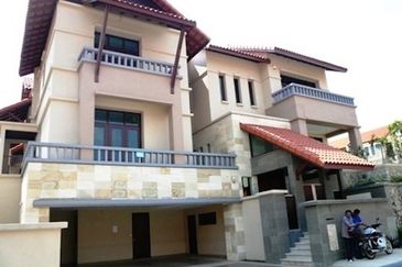 KIARAHILLS - Gated, near shops