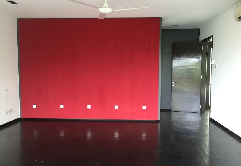 Bukit Pantai - large pool and garden, nice view