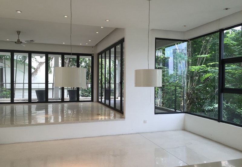 Bukit Pantai - large pool and garden, nice view