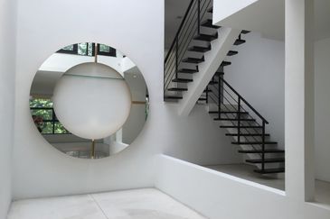 Bukit Pantai - large pool and garden, nice view