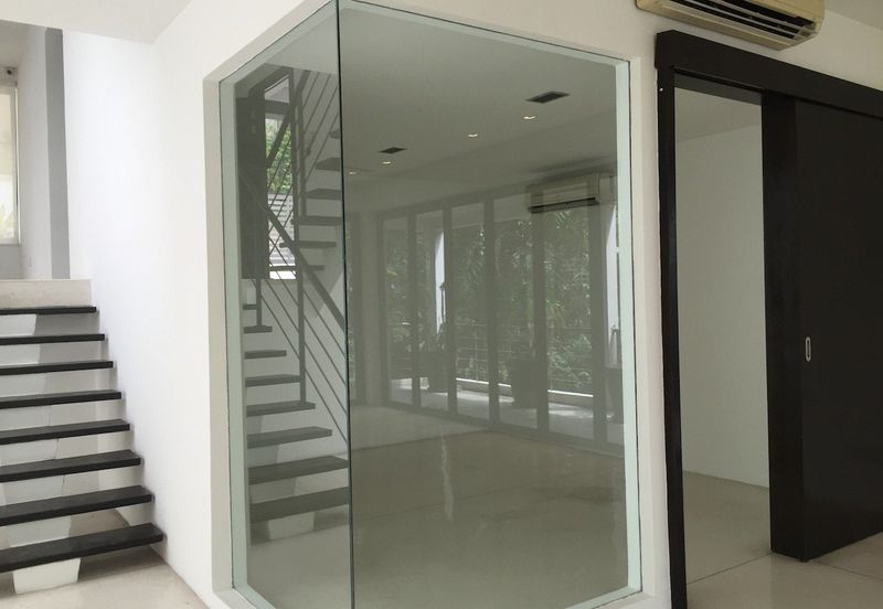 Bukit Pantai - large pool and garden, nice view