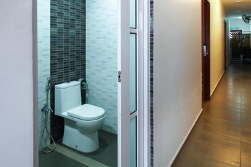 Melaka Hotel (37 room) 