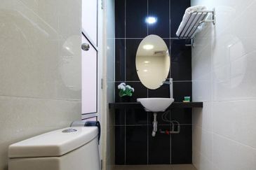 Melaka Hotel (37 room) 