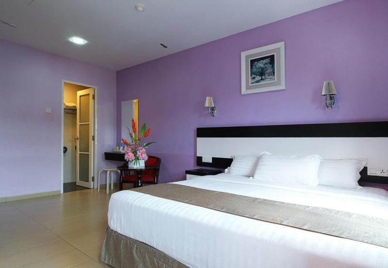 Melaka Hotel (37 room) 