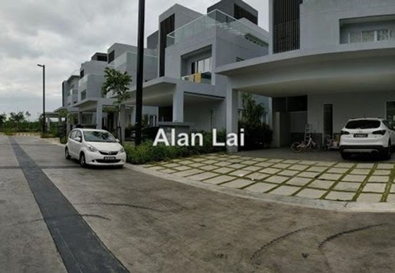 Perdana Lakeview East, Cyberjaya