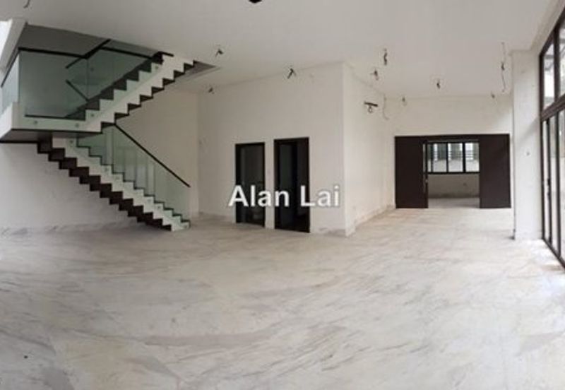 The Maisons, Perdana Lakeview East