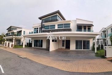 MYDiva, Perdana Lakeview East