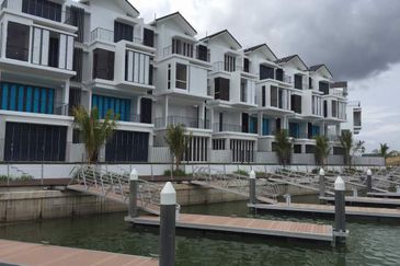 Emerald Bay @ Puteri harbour